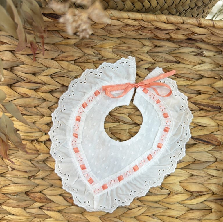 Babero triangulo piqué Lucía salmón - Imagen 1