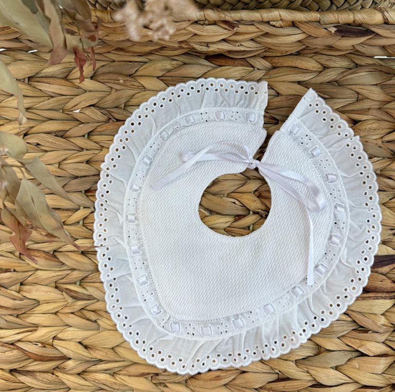 Babero pico Sevilla blanco - Imagen 1