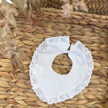 Babero triangulo piqué blanco Ana