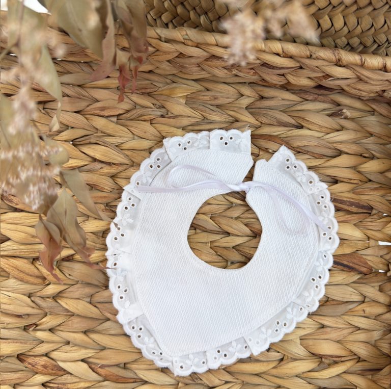 Babero triangulo piqué blanco Ana - Imagen 1