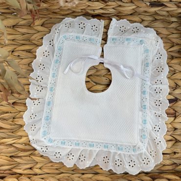 Babero cuadrado Marisa celeste