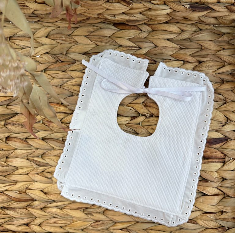 Babero cuadrado piqué blanco Matteo - Imagen 1