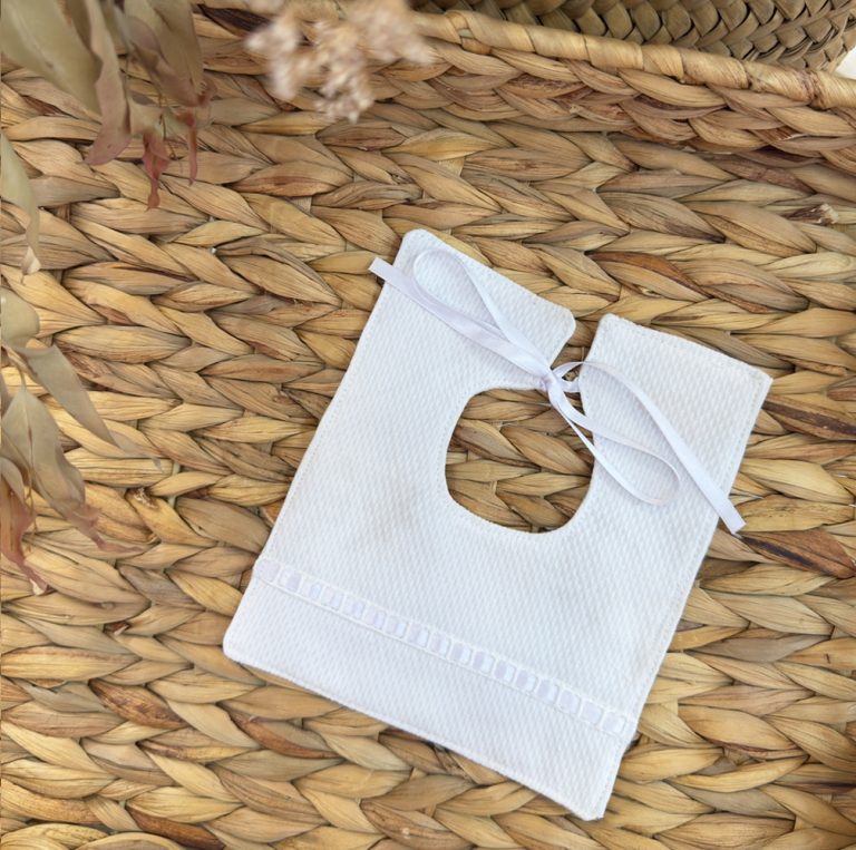 Babero cuadrado entredós blanco - Imagen 1